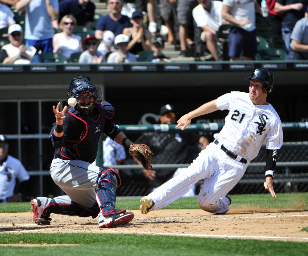 Chicago White Sox's Todd Frazier (21) is safe at home as Cleveland Indians catcher Yan Gomes (10) takes the throw during the sixth inning of a baseball game, Wednesday, May 25, 2016, in Chicago. (AP Photo/David Banks)