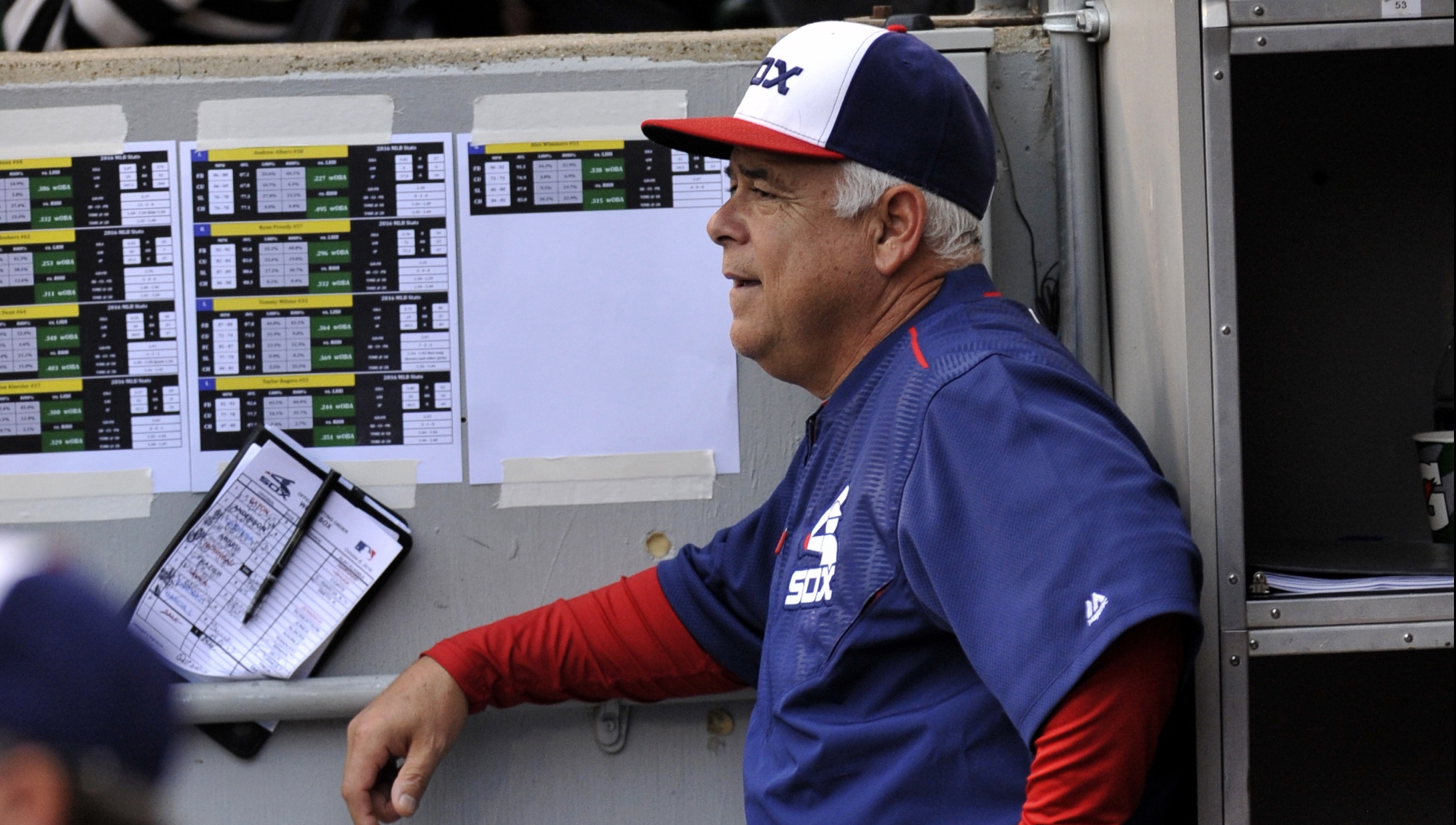 White Sox hire Rick Renteria as new manager.