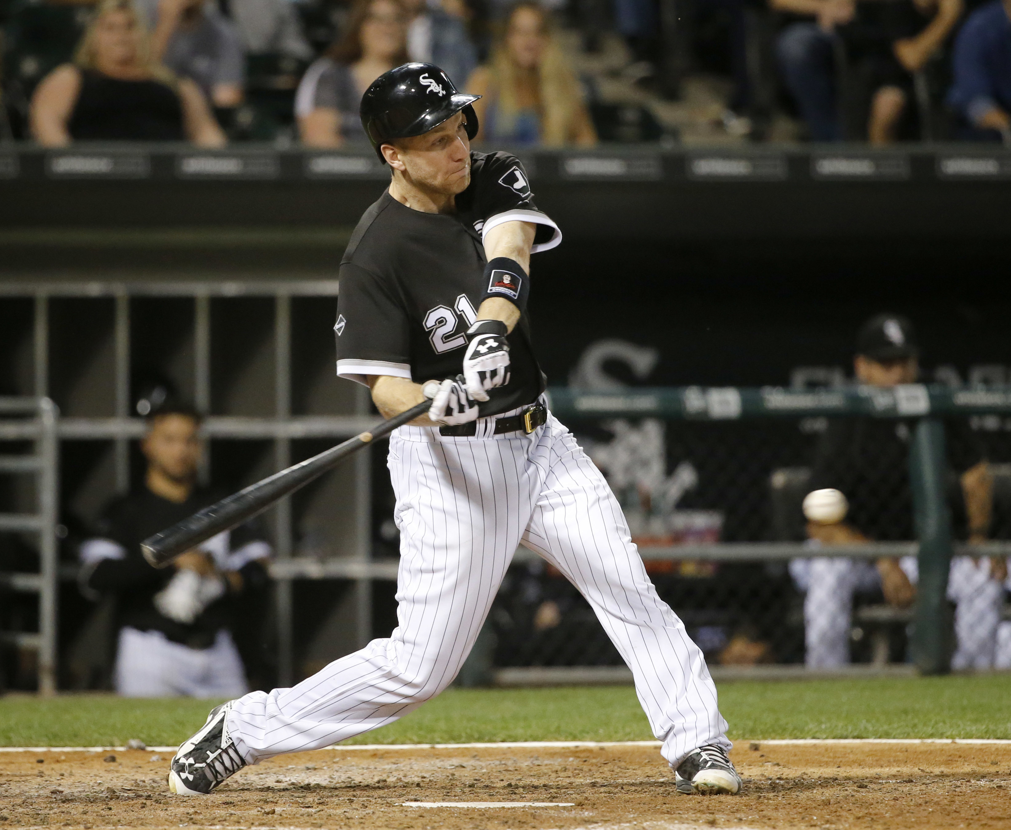 White Sox agree to terms with five players, avoiding arbitration